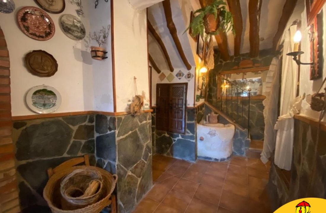 Inmobiliaria - Alcala la Real - Inmocasa - Venta - Finca de olivos + Cortijo - Priego de Córdoba - Balsa - Luz - Agua de pozo - Fácil acceso