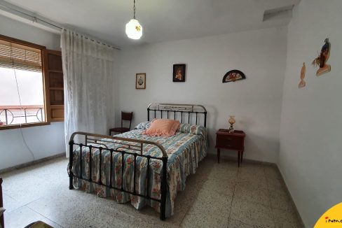 Inmobiliaria - Alcala la Real - Inmocasa - Venta - Casa - Céntrica - Santa Ana - Gran fachada - Amplio patio de tierra - Semireformada