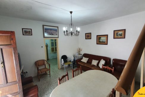 Inmobiliaria - Alcala la Real - Inmocasa - Venta - Casa - Venta de Agramaderos - Junto a Carretera - Garaje abierto - Chimenea - Terreno