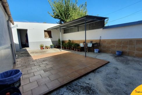 Inmobiliaria - Alcala la Real - Inmocasa - Venta - Casa - Terreno - Ermita Nueva - Gran cochera - Patio - Perfecto estado
