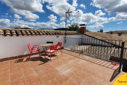 Inmobiliaria - Alcala la Real - Inmocasa - Venta - Casa - Bajo Comercial - Cochera - Hace esquina - Gran terraza - Buenas vistas - Patio
