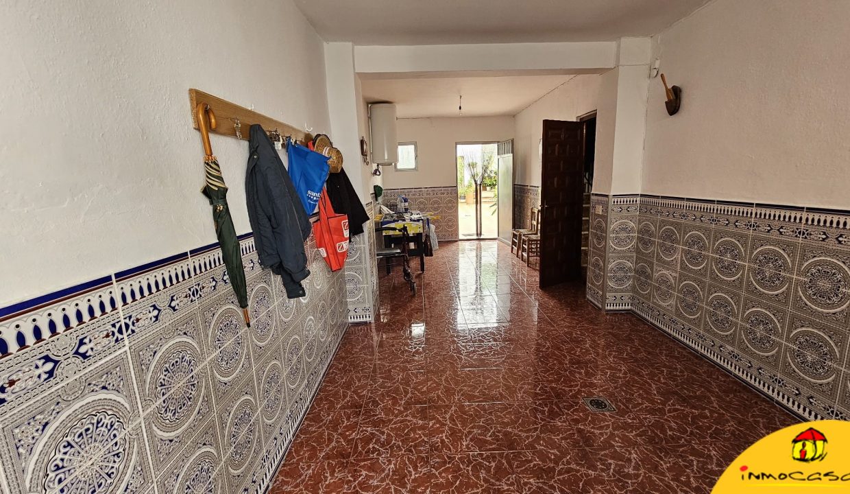 15 - Inmobiliaria - Alcala la Real - Inmocasa - Venta - Casa - Zona Cauchil - Camino Charilla - Cochera - Patio - Chimenea - Terraza