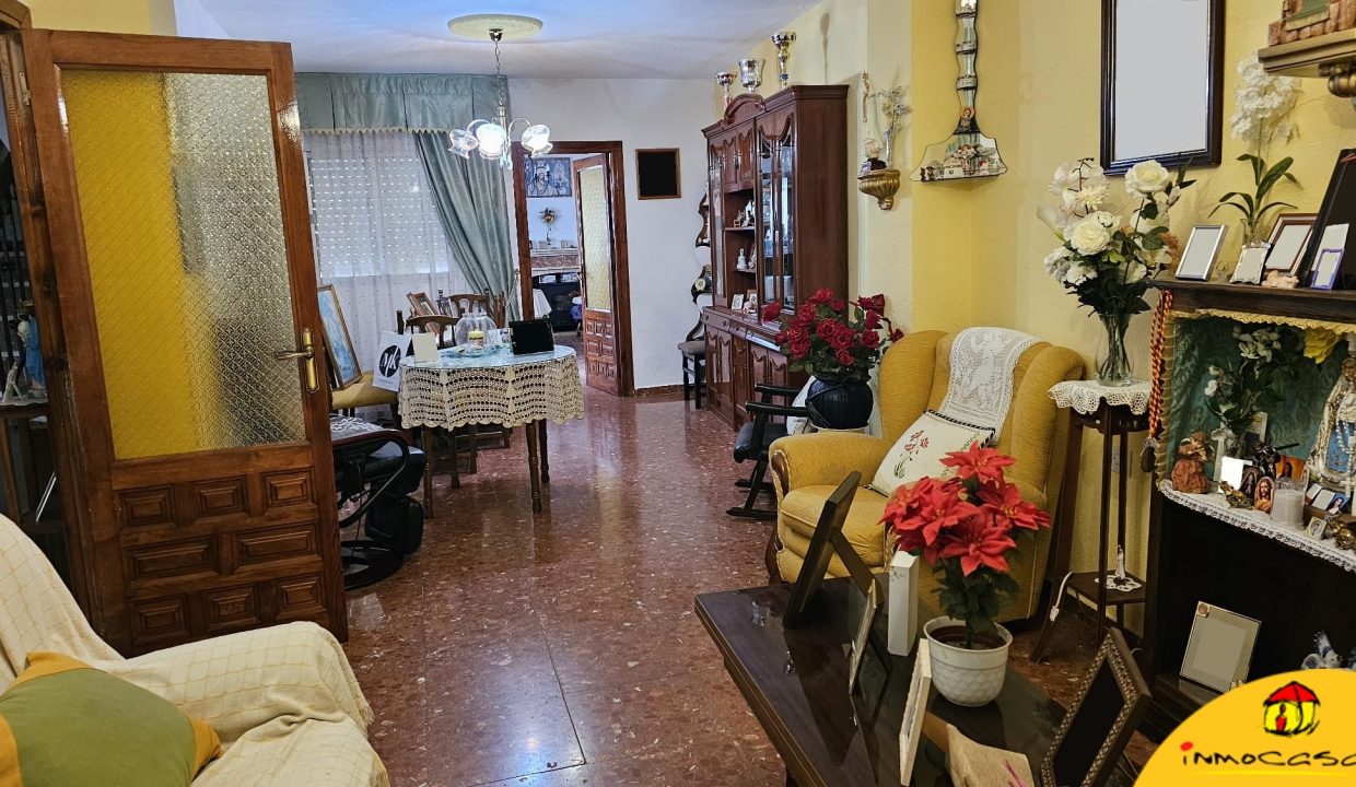 3 - Inmobiliaria - Alcala la Real - Inmocasa - Venta - Casa - Zona Cauchil - Camino Charilla - Cochera - Patio - Chimenea - Terraza