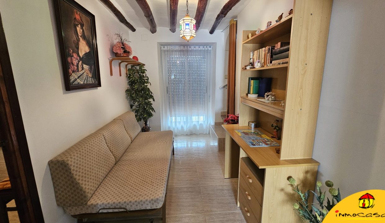 11 - Inmobiliaria - Alcala la Real - Inmocasa - Venta - Casa - Charilla - Centro - Cochera cerrada - Patio - Vistas - Amueblada - Chimenea