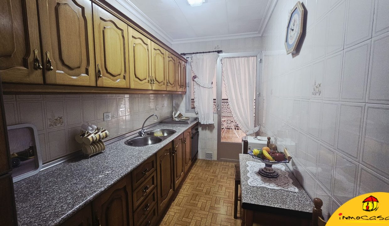 13 - Inmobiliaria - Alcala la Real - Inmocasa - Venta - Casa - Castillo Locubin - Cochera cerrada - Patio - Amueblada - Terraza acristalada - Dos viviendas