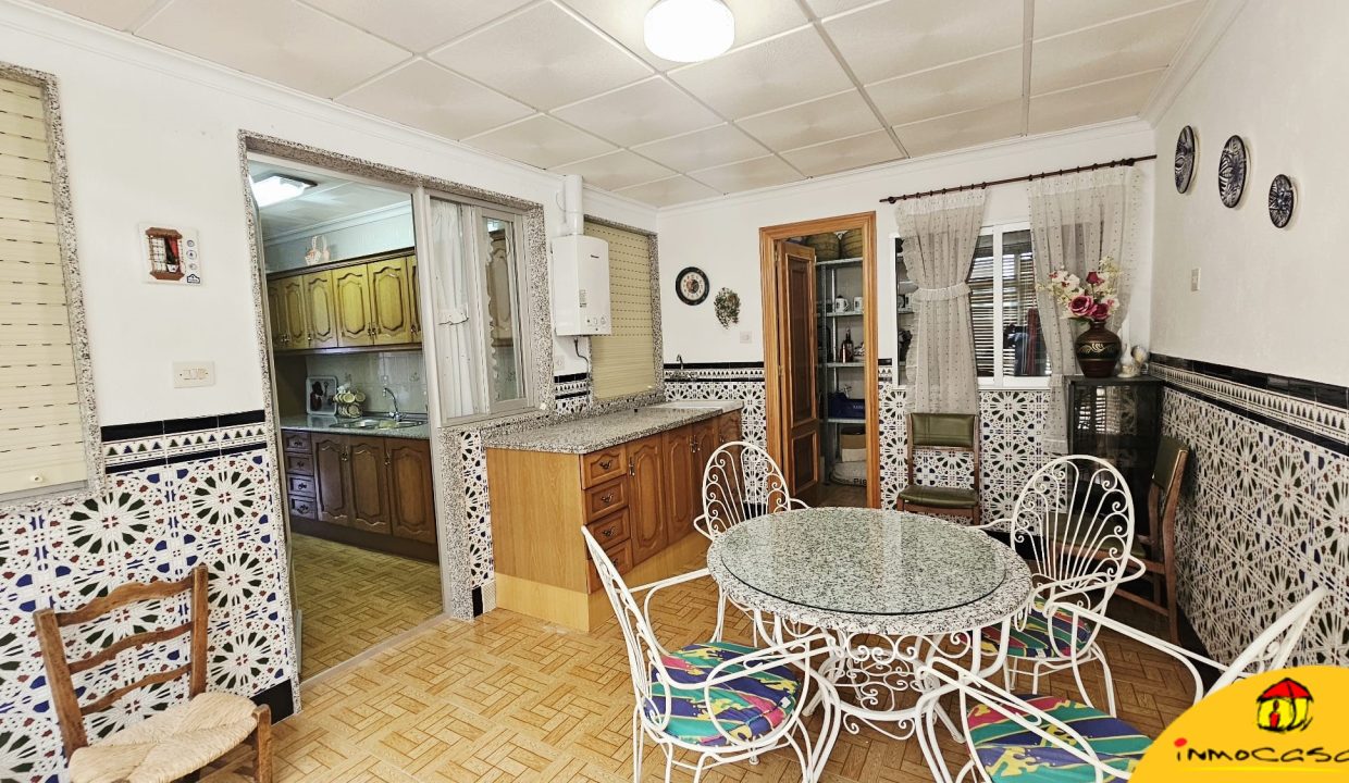 14 - Inmobiliaria - Alcala la Real - Inmocasa - Venta - Casa - Castillo Locubin - Cochera cerrada - Patio - Amueblada - Terraza acristalada - Dos viviendas