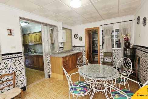 14 - Inmobiliaria - Alcala la Real - Inmocasa - Venta - Casa - Castillo Locubin - Cochera cerrada - Patio - Amueblada - Terraza acristalada - Dos viviendas