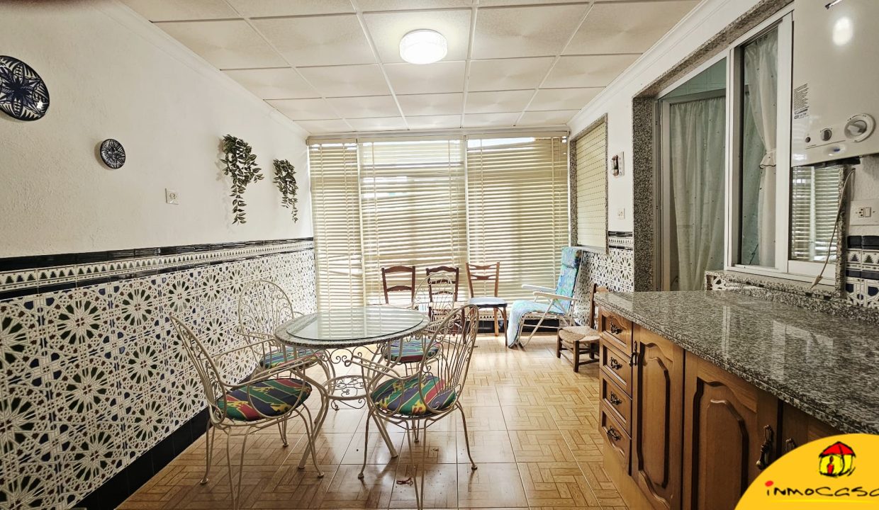 15 - Inmobiliaria - Alcala la Real - Inmocasa - Venta - Casa - Castillo Locubin - Cochera cerrada - Patio - Amueblada - Terraza acristalada - Dos viviendas