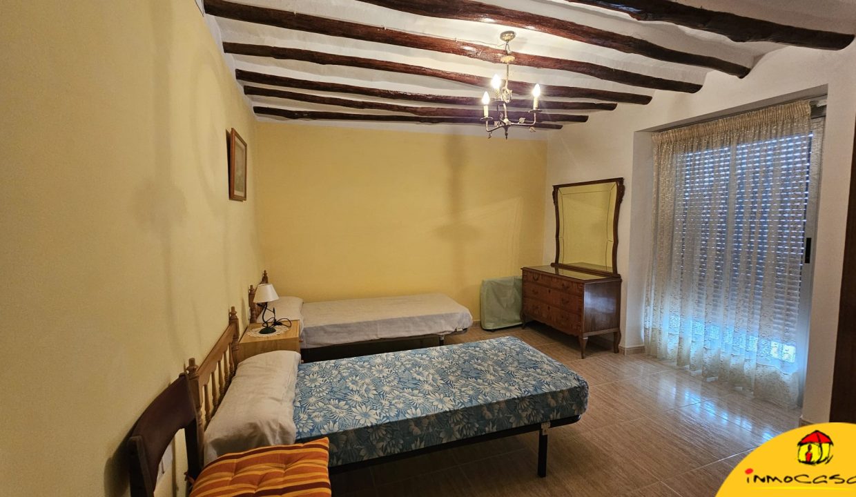 16 - Inmobiliaria - Alcala la Real - Inmocasa - Venta - Casa - Charilla - Centro - Cochera cerrada - Patio - Vistas - Amueblada - Chimenea