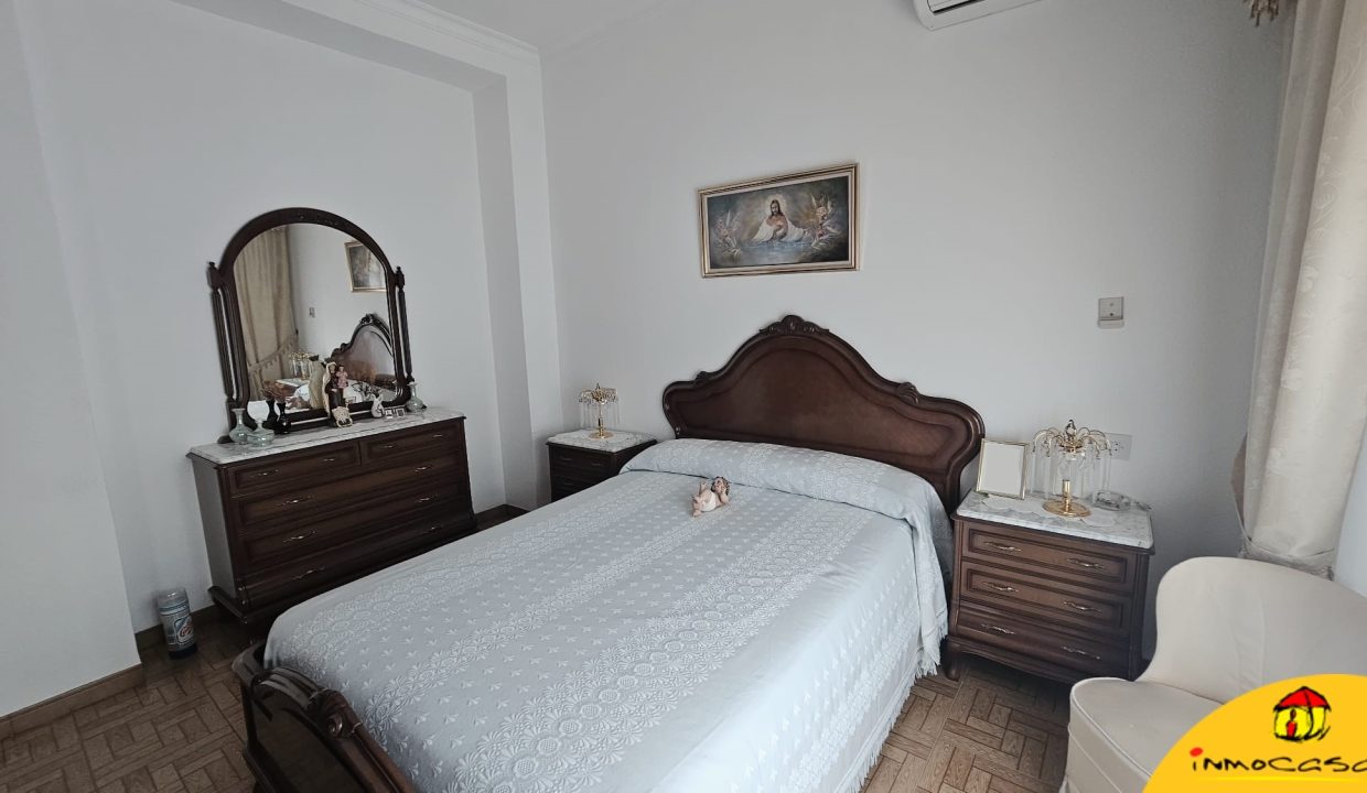 17 - Inmobiliaria - Alcala la Real - Inmocasa - Venta - Casa - Castillo Locubin - Cochera cerrada - Patio - Amueblada - Terraza acristalada - Dos viviendas