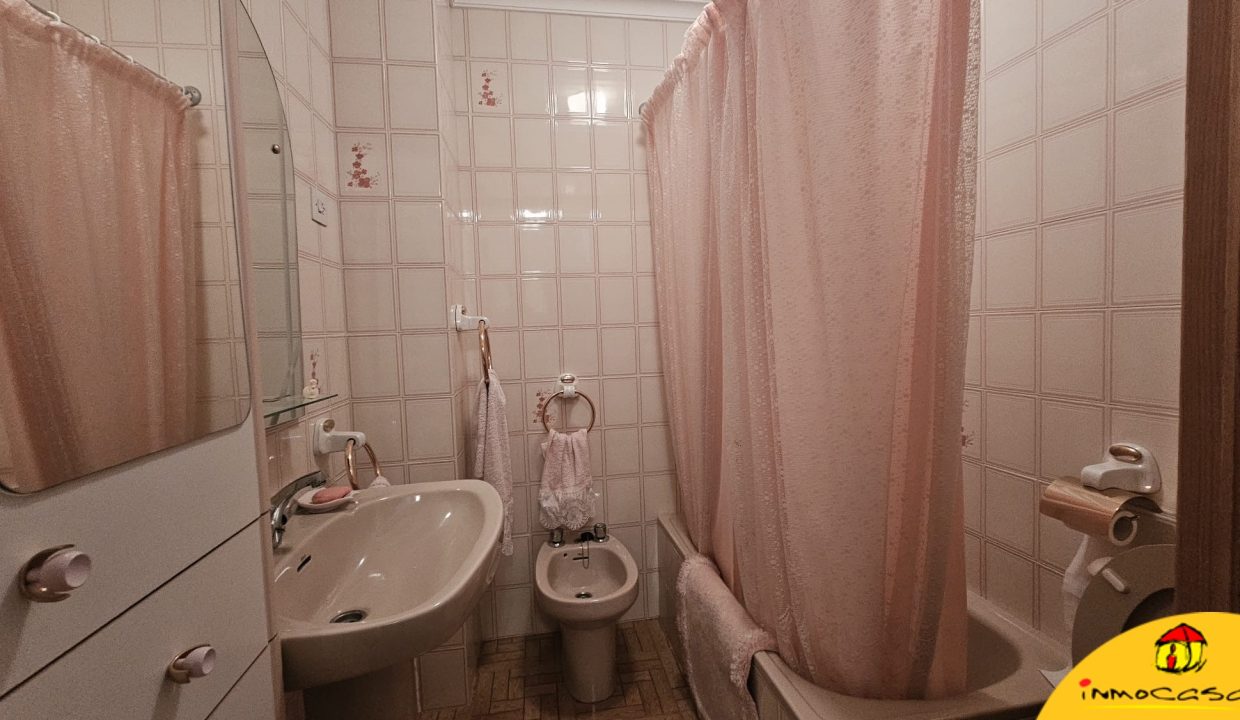 18 - Inmobiliaria - Alcala la Real - Inmocasa - Venta - Casa - Castillo Locubin - Cochera cerrada - Patio - Amueblada - Terraza acristalada - Dos viviendas