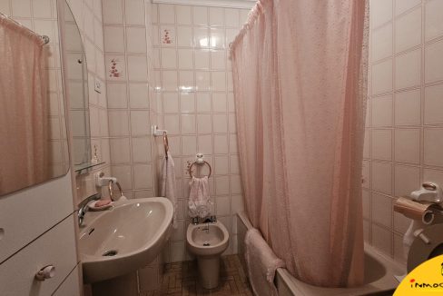 18 - Inmobiliaria - Alcala la Real - Inmocasa - Venta - Casa - Castillo Locubin - Cochera cerrada - Patio - Amueblada - Terraza acristalada - Dos viviendas