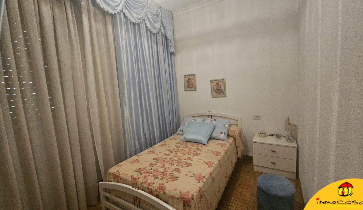 20 - Inmobiliaria - Alcala la Real - Inmocasa - Venta - Casa - Castillo Locubin - Cochera cerrada - Patio - Amueblada - Terraza acristalada - Dos viviendas