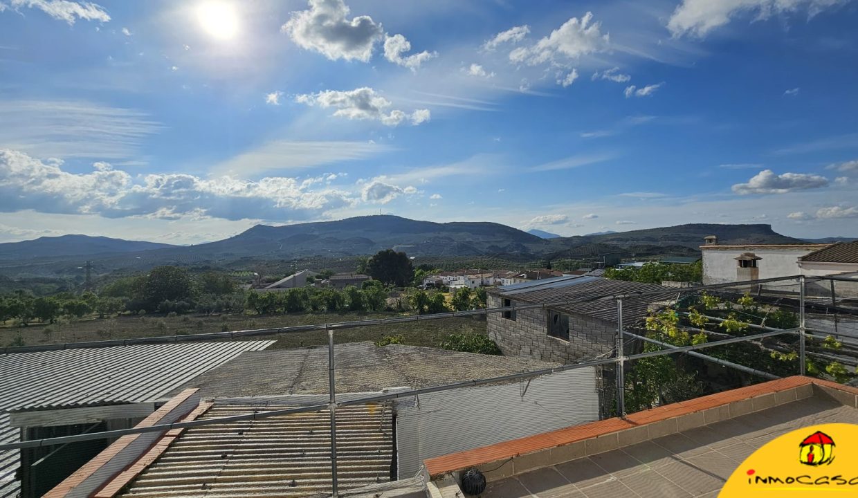 21 - Inmobiliaria - Alcala la Real - Inmocasa - Venta - Casa - Charilla - Centro - Cochera cerrada - Patio - Vistas - Amueblada - Chimenea