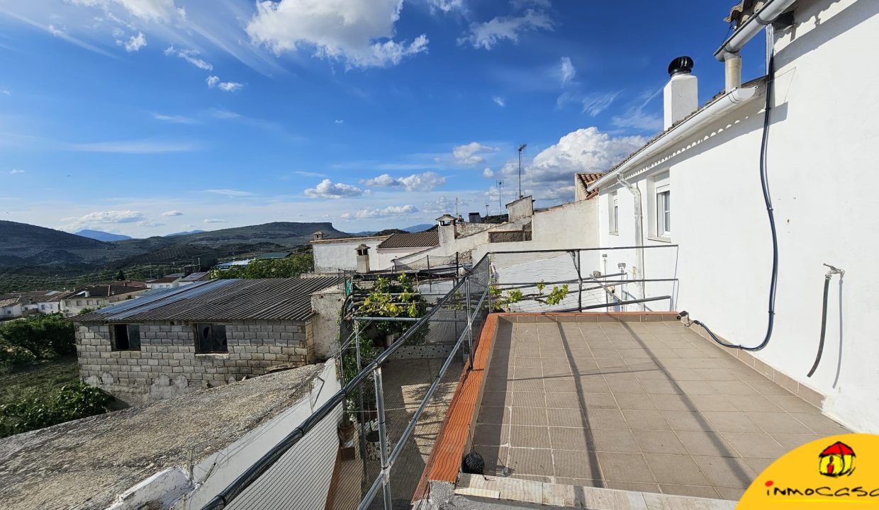 22 - Inmobiliaria - Alcala la Real - Inmocasa - Venta - Casa - Charilla - Centro - Cochera cerrada - Patio - Vistas - Amueblada - Chimenea