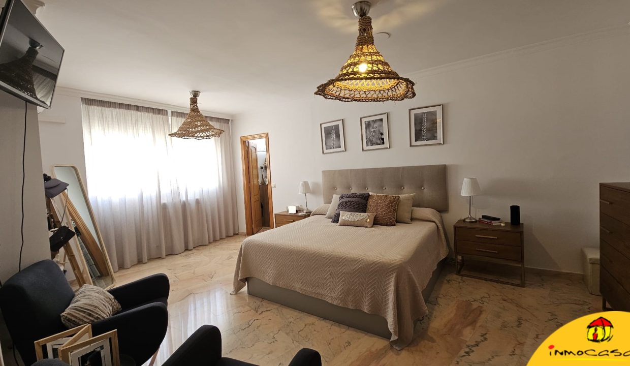 14 - Inmobiliaria - Alcala la Real - Inmocasa - Venta - Dos pisos unidos - Paseo de los Alamos - Ascensor - Garaje - Calefaccion gas - Ultima planta - Aire acondici