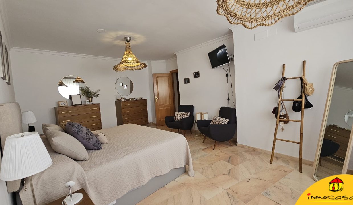 16 - Inmobiliaria - Alcala la Real - Inmocasa - Venta - Dos pisos unidos - Paseo de los Alamos - Ascensor - Garaje - Calefaccion gas - Ultima planta - Aire acondici