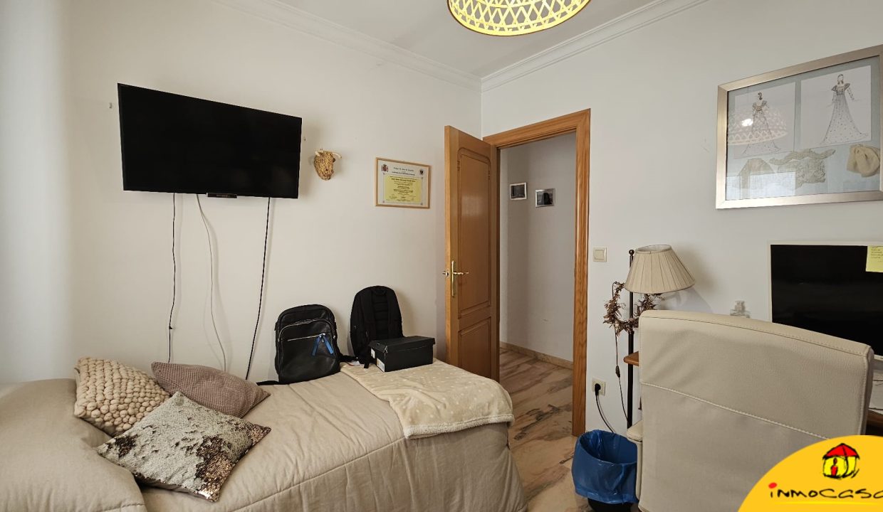 20 - Inmobiliaria - Alcala la Real - Inmocasa - Venta - Dos pisos unidos - Paseo de los Alamos - Ascensor - Garaje - Calefaccion gas - Ultima planta - Aire acondici