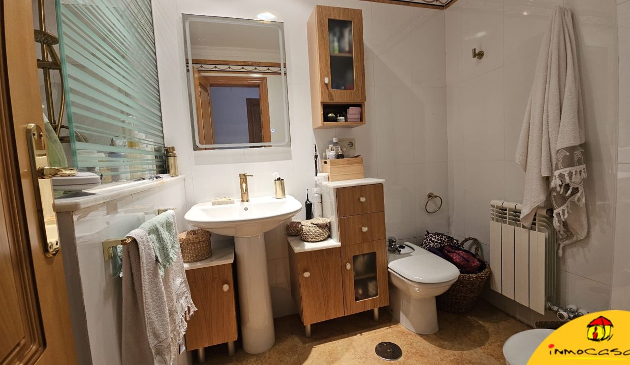 21 - Inmobiliaria - Alcala la Real - Inmocasa - Venta - Dos pisos unidos - Paseo de los Alamos - Ascensor - Garaje - Calefaccion gas - Ultima planta - Aire acondici