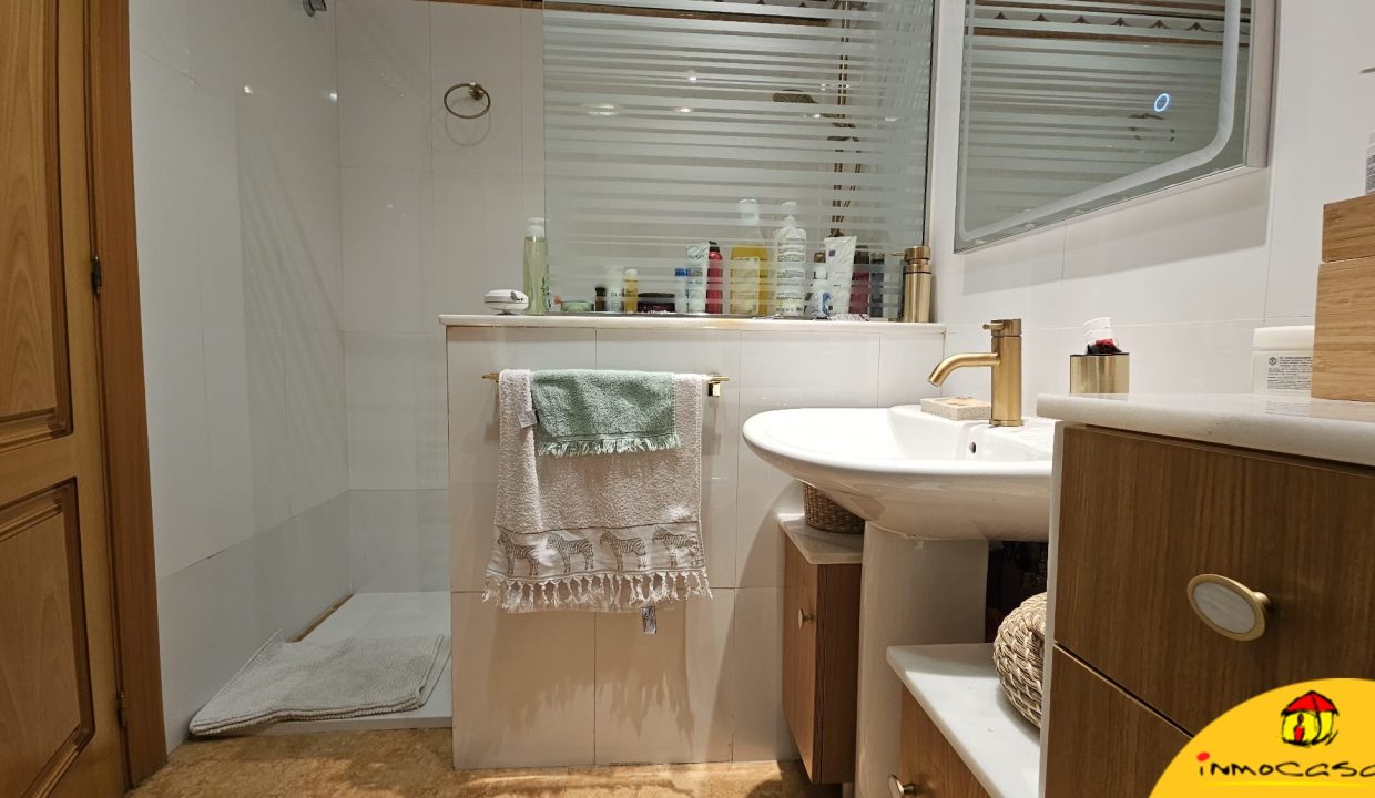 22 - Inmobiliaria - Alcala la Real - Inmocasa - Venta - Dos pisos unidos - Paseo de los Alamos - Ascensor - Garaje - Calefaccion gas - Ultima planta - Aire acondici