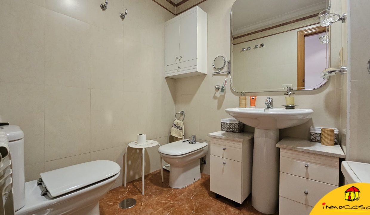 27 - Inmobiliaria - Alcala la Real - Inmocasa - Venta - Dos pisos unidos - Paseo de los Alamos - Ascensor - Garaje - Calefaccion gas - Ultima planta - Aire acondici