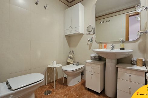 27 - Inmobiliaria - Alcala la Real - Inmocasa - Venta - Dos pisos unidos - Paseo de los Alamos - Ascensor - Garaje - Calefaccion gas - Ultima planta - Aire acondici