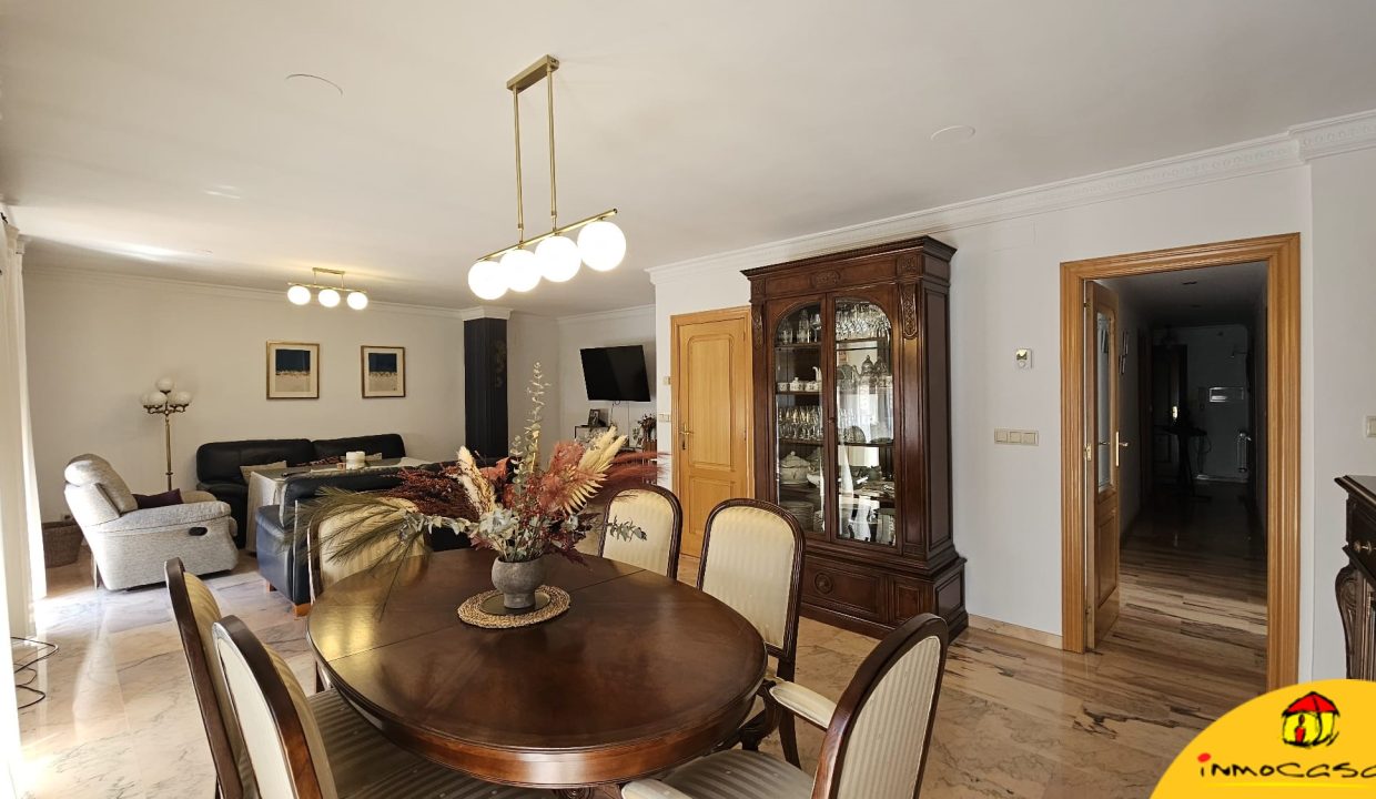 4 - Inmobiliaria - Alcala la Real - Inmocasa - Venta - Dos pisos unidos - Paseo de los Alamos - Ascensor - Garaje - Calefaccion gas - Ultima planta - Aire acondici