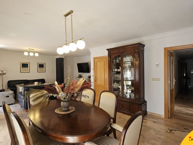 Inmobiliaria - Alcala la Real - Inmocasa - Venta - Dos pisos unidos - Paseo de los Alamos - Ascensor - Garaje - Calefaccion gas - Ultima planta - Aire acondici