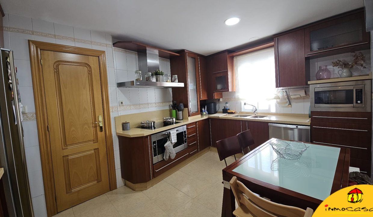 8 - Inmobiliaria - Alcala la Real - Inmocasa - Venta - Dos pisos unidos - Paseo de los Alamos - Ascensor - Garaje - Calefaccion gas - Ultima planta - Aire acondici