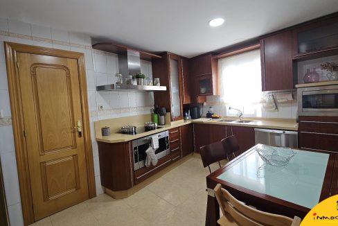 8 - Inmobiliaria - Alcala la Real - Inmocasa - Venta - Dos pisos unidos - Paseo de los Alamos - Ascensor - Garaje - Calefaccion gas - Ultima planta - Aire acondici