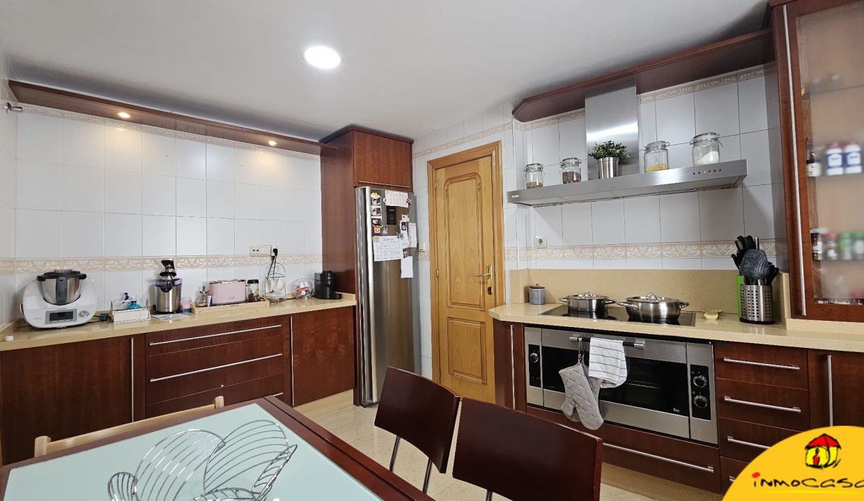 9 - Inmobiliaria - Alcala la Real - Inmocasa - Venta - Dos pisos unidos - Paseo de los Alamos - Ascensor - Garaje - Calefaccion gas - Ultima planta - Aire acondici