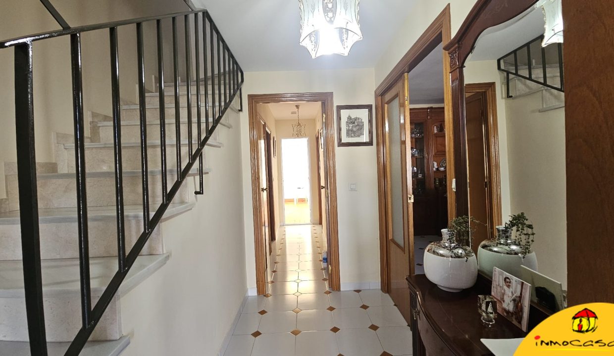 1 - Inmobiliaria - Alcala la Real - Inmocasa - Alquiler - Casa - Zona Mercadona - Cochera cerrada - Patio - Terraza - Amueblada