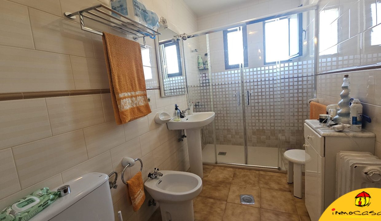 10 - Inmobiliaria - Alcala la Real - Inmocasa - Alquiler - Casa - Zona Mercadona - Cochera cerrada - Patio - Terraza - Amueblada