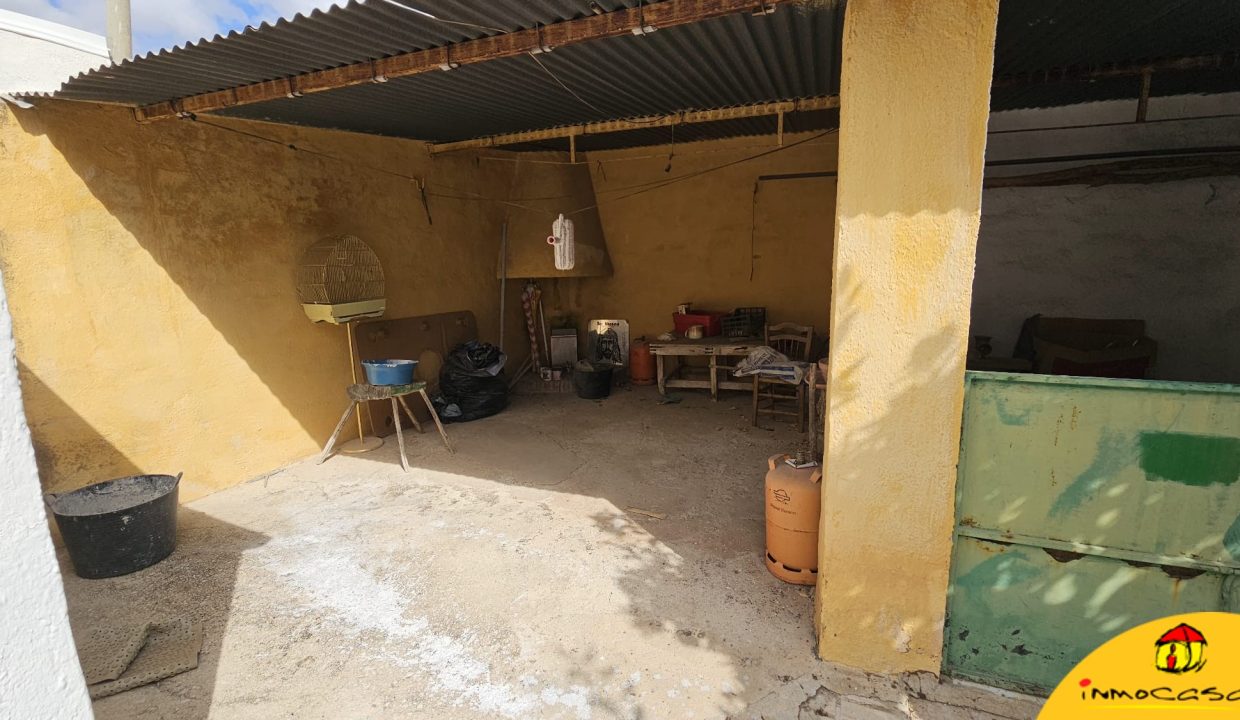 11 - Inmobiliaria - Alcala la Real - Inmocasa - Venta - Casa - La Rabita - Cochera cerrada - Gran Patio - Terraza - Patín - Amueblada - Muy luminosa
