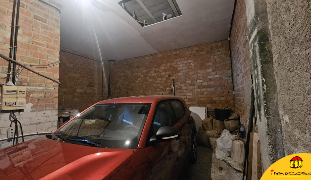 12 - Inmobiliaria - Alcala la Real - Inmocasa - Alquiler - Casa - Zona Mercadona - Cochera cerrada - Patio - Terraza - Amueblada