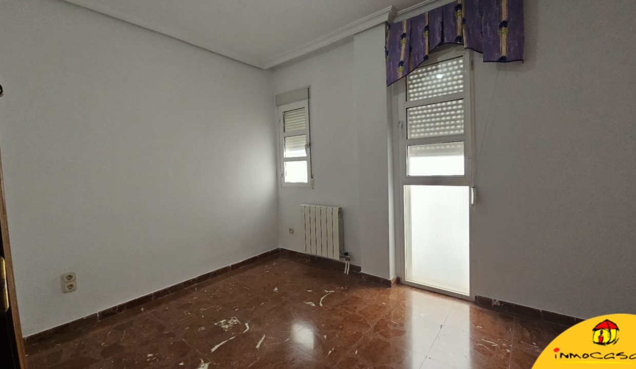 12 - Inmobiliaria - Alcala la Real - Inmocasa - Venta - Piso - Zona Instituto - Ascensor - Garaje - Trastero - Calefacción gas - Amueblado - Orientación Este - Luminoso