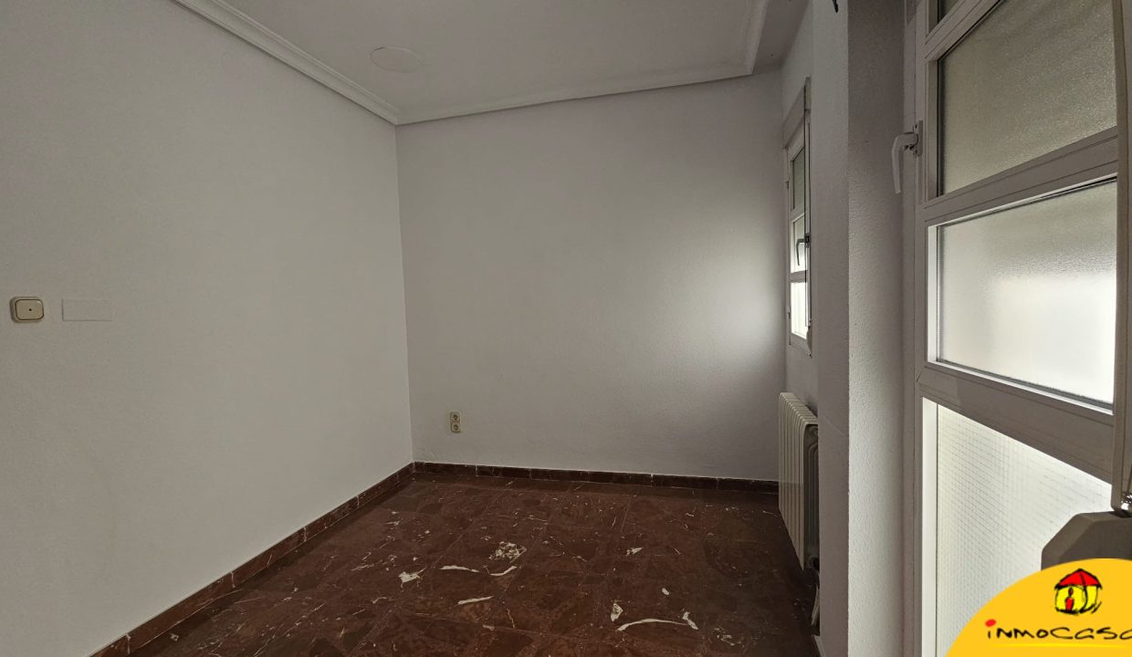 13 - Inmobiliaria - Alcala la Real - Inmocasa - Venta - Piso - Zona Instituto - Ascensor - Garaje - Trastero - Calefacción gas - Amueblado - Orientación Este - Luminoso