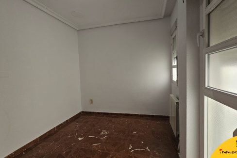 13 - Inmobiliaria - Alcala la Real - Inmocasa - Venta - Piso - Zona Instituto - Ascensor - Garaje - Trastero - Calefacción gas - Amueblado - Orientación Este - Luminoso