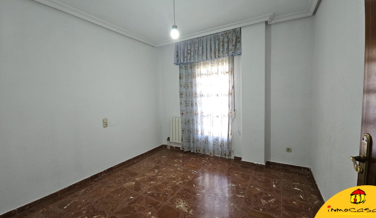 15 - Inmobiliaria - Alcala la Real - Inmocasa - Venta - Piso - Zona Instituto - Ascensor - Garaje - Trastero - Calefacción gas - Amueblado - Orientación Este - Luminoso
