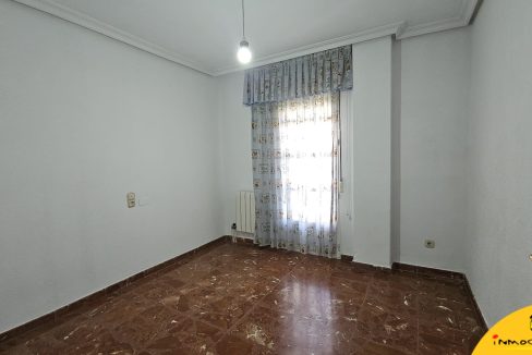 15 - Inmobiliaria - Alcala la Real - Inmocasa - Venta - Piso - Zona Instituto - Ascensor - Garaje - Trastero - Calefacción gas - Amueblado - Orientación Este - Luminoso