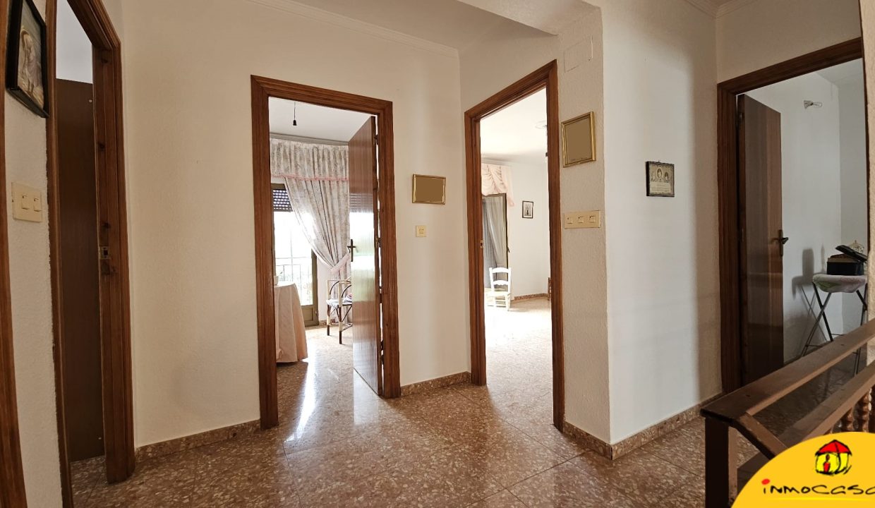 17 - Inmobiliaria - Alcala la Real - Inmocasa - Venta - Casa - La Rabita - Cochera cerrada - Gran Patio - Terraza - Patín - Amueblada - Muy luminosa