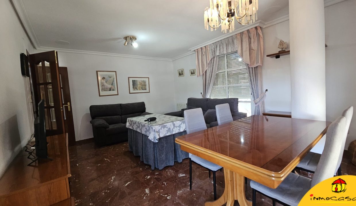 2 - Inmobiliaria - Alcala la Real - Inmocasa - Venta - Piso - Zona Instituto - Ascensor - Garaje - Trastero - Calefacción gas - Amueblado - Orientación Este - Luminoso