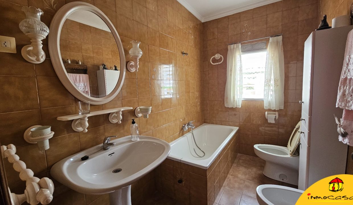 21 - Inmobiliaria - Alcala la Real - Inmocasa - Venta - Casa - La Rabita - Cochera cerrada - Gran Patio - Terraza - Patín - Amueblada - Muy luminosa