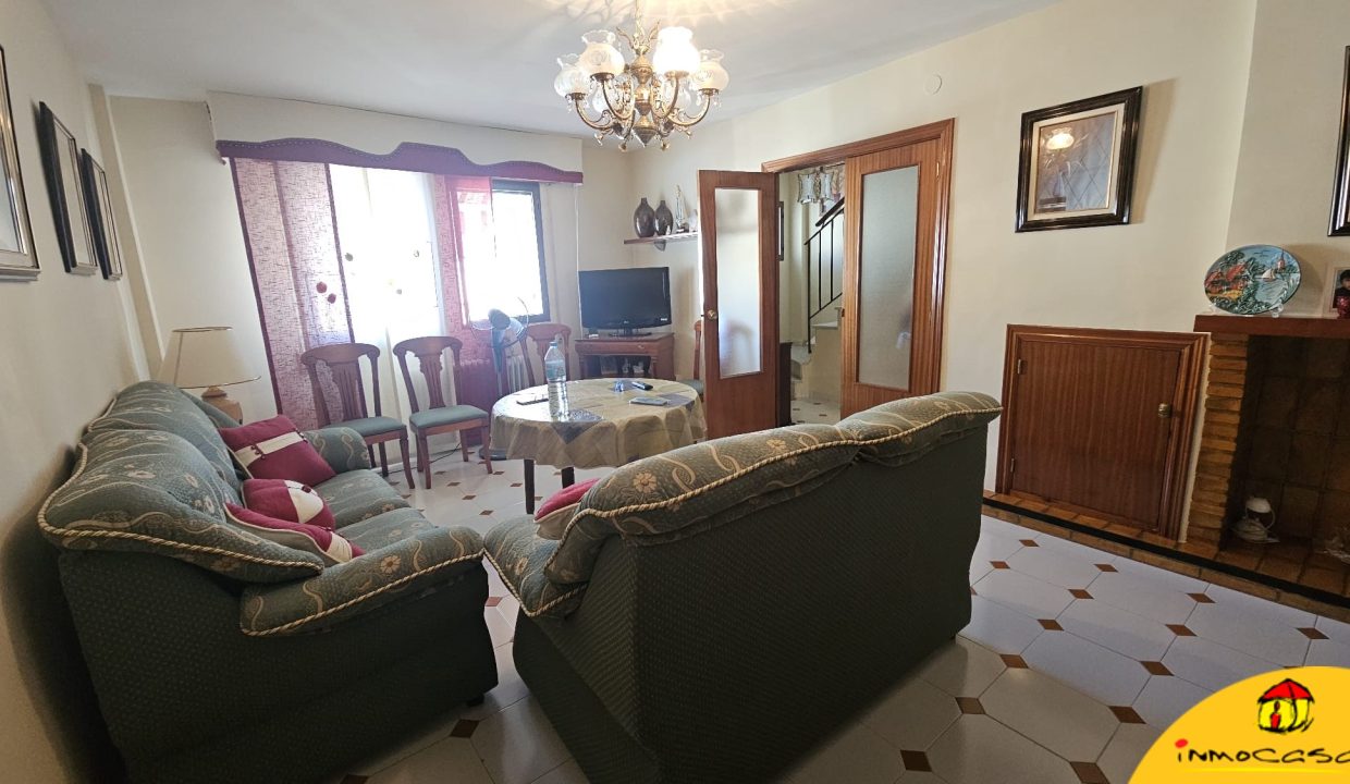 4 - Inmobiliaria - Alcala la Real - Inmocasa - Alquiler - Casa - Zona Mercadona - Cochera cerrada - Patio - Terraza - Amueblada