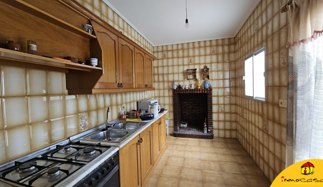 4 - Inmobiliaria - Alcala la Real - Inmocasa - Venta - Casa - La Rabita - Cochera cerrada - Gran Patio - Terraza - Patín - Amueblada - Muy luminosa
