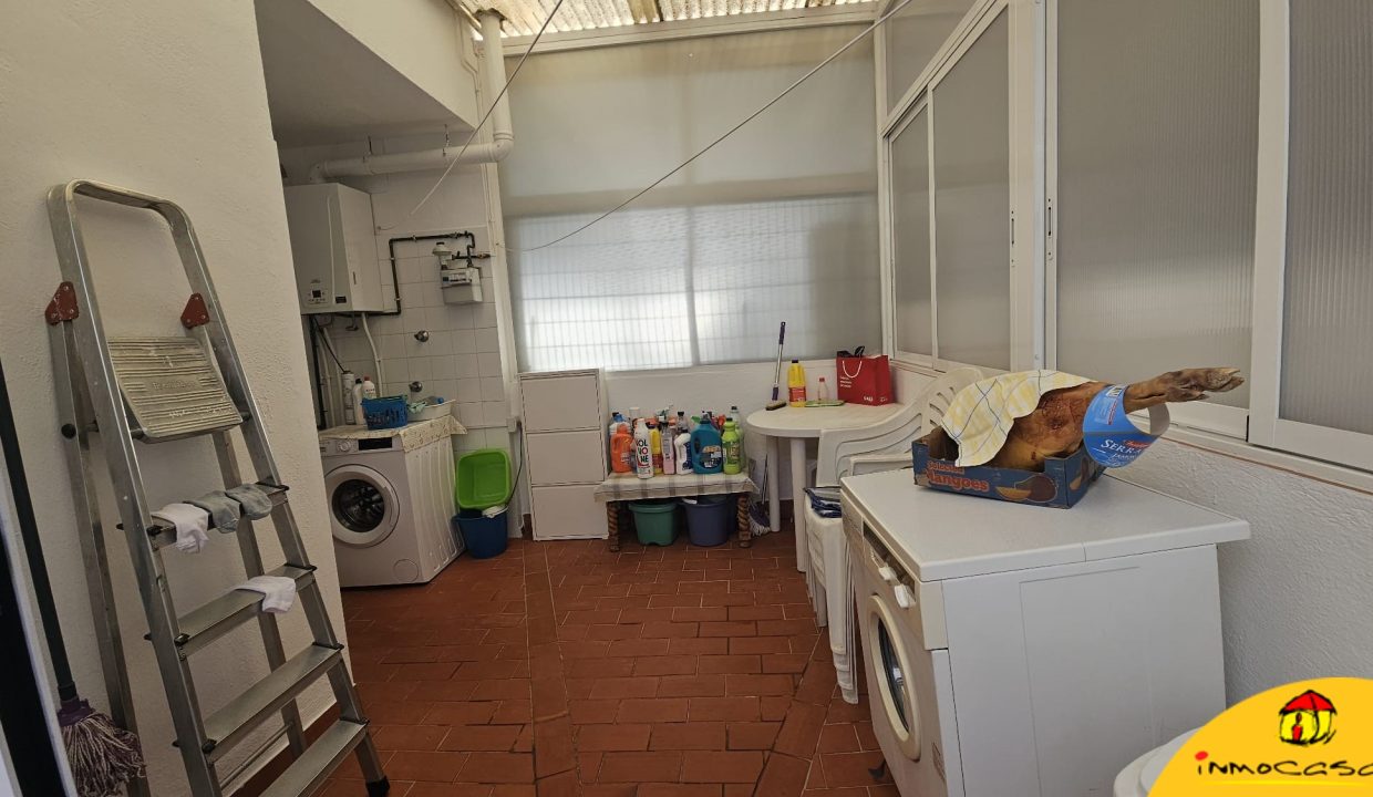 6 - Inmobiliaria - Alcala la Real - Inmocasa - Alquiler - Casa - Zona Mercadona - Cochera cerrada - Patio - Terraza - Amueblada