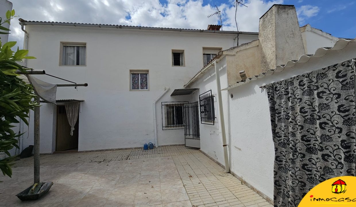 8 - Inmobiliaria - Alcala la Real - Inmocasa - Venta - Casa - La Rabita - Cochera cerrada - Gran Patio - Terraza - Patín - Amueblada - Muy luminosa