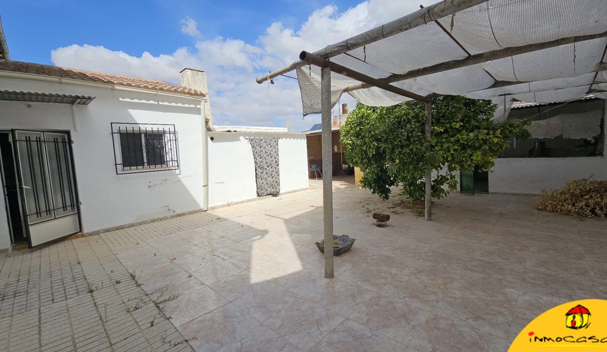 9 - Inmobiliaria - Alcala la Real - Inmocasa - Venta - Casa - La Rabita - Cochera cerrada - Gran Patio - Terraza - Patín - Amueblada - Muy luminosa
