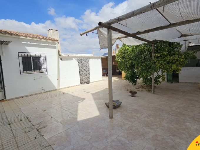 Inmobiliaria - Alcala la Real - Inmocasa - Venta - Casa - La Rabita - Cochera cerrada - Gran Patio - Terraza - Patín - Amueblada - Muy luminosa