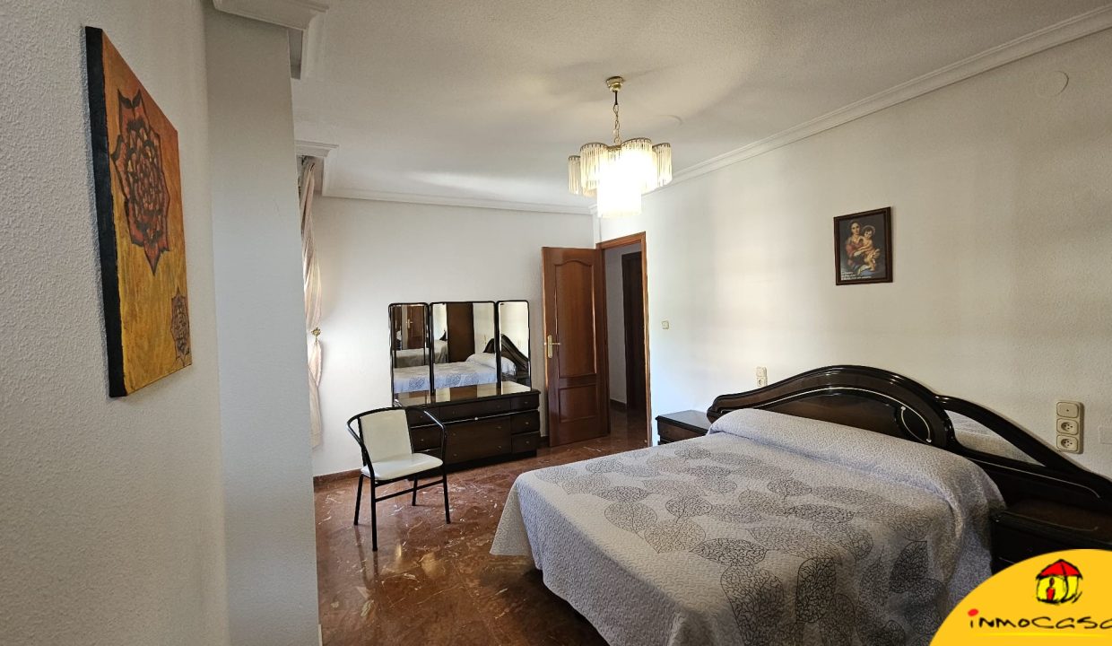 9 - Inmobiliaria - Alcala la Real - Inmocasa - Venta - Piso - Zona Instituto - Ascensor - Garaje - Trastero - Calefacción gas - Amueblado - Orientación Este - Luminoso